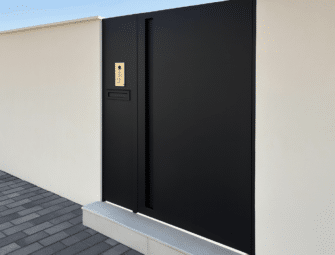 שערי אלומיניום לכניסה לחצר