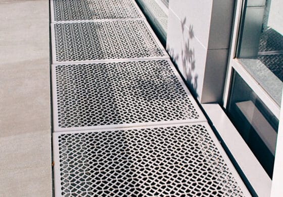 חצרות אנגליות חיתוך לייזר