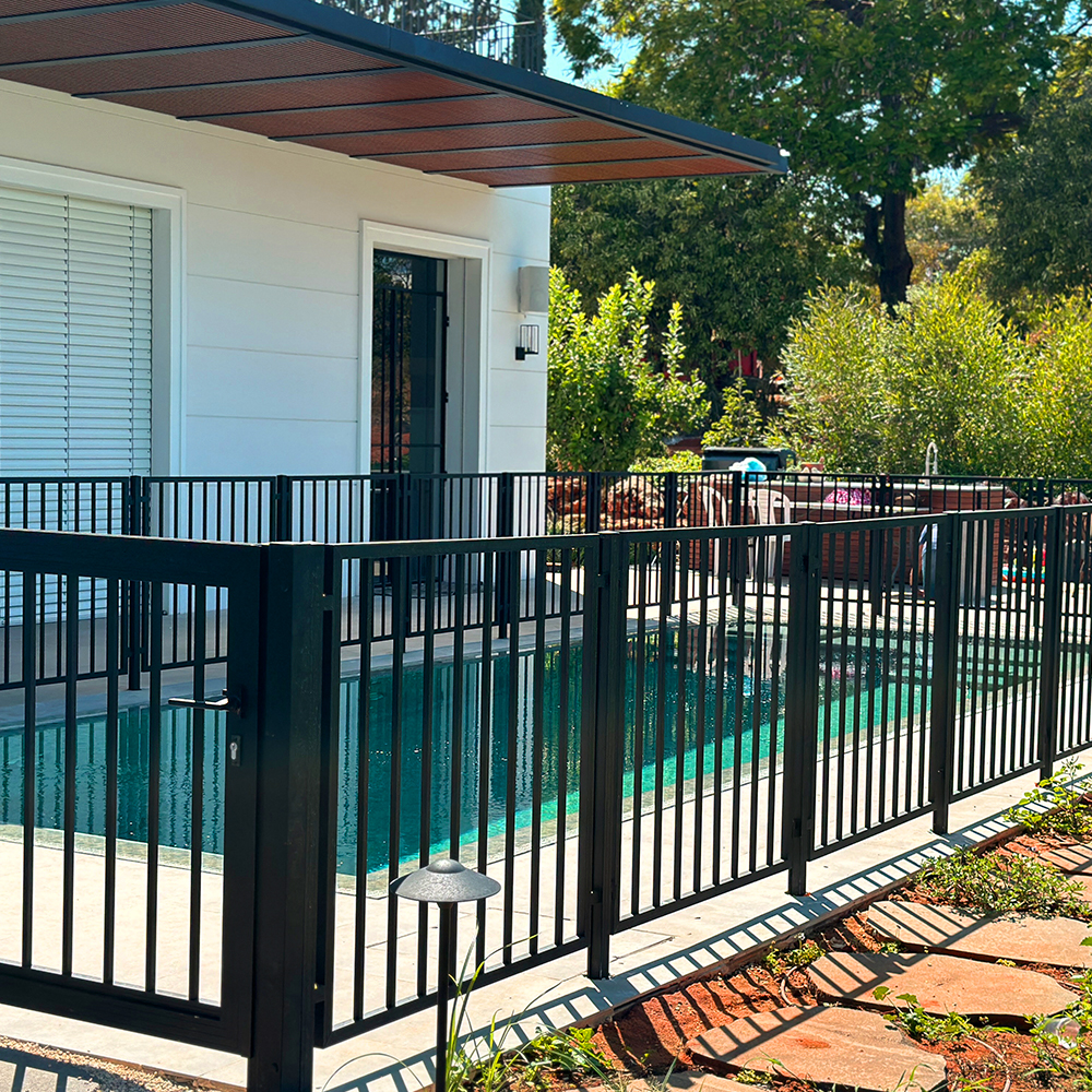 מעקה אלומיניום לבריכה