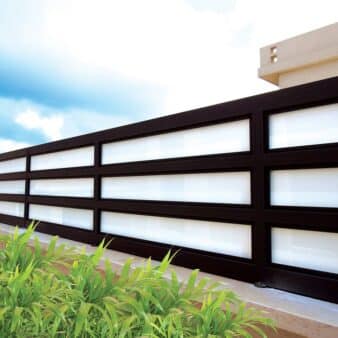 גדרות משולבות זכוכית