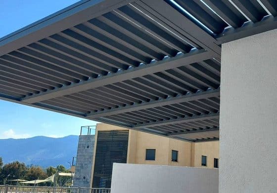 פרגולה רפפת שחורה