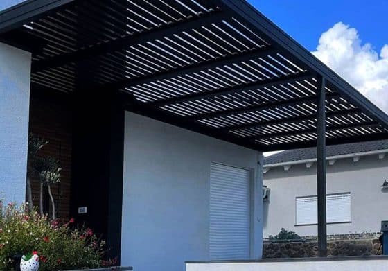 פרגולה לכניסה לבית