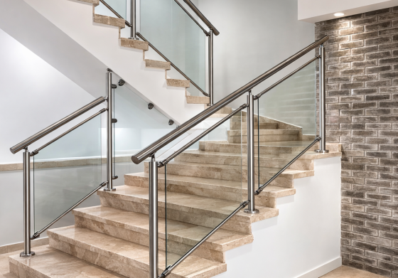 מעקה בין מסילות