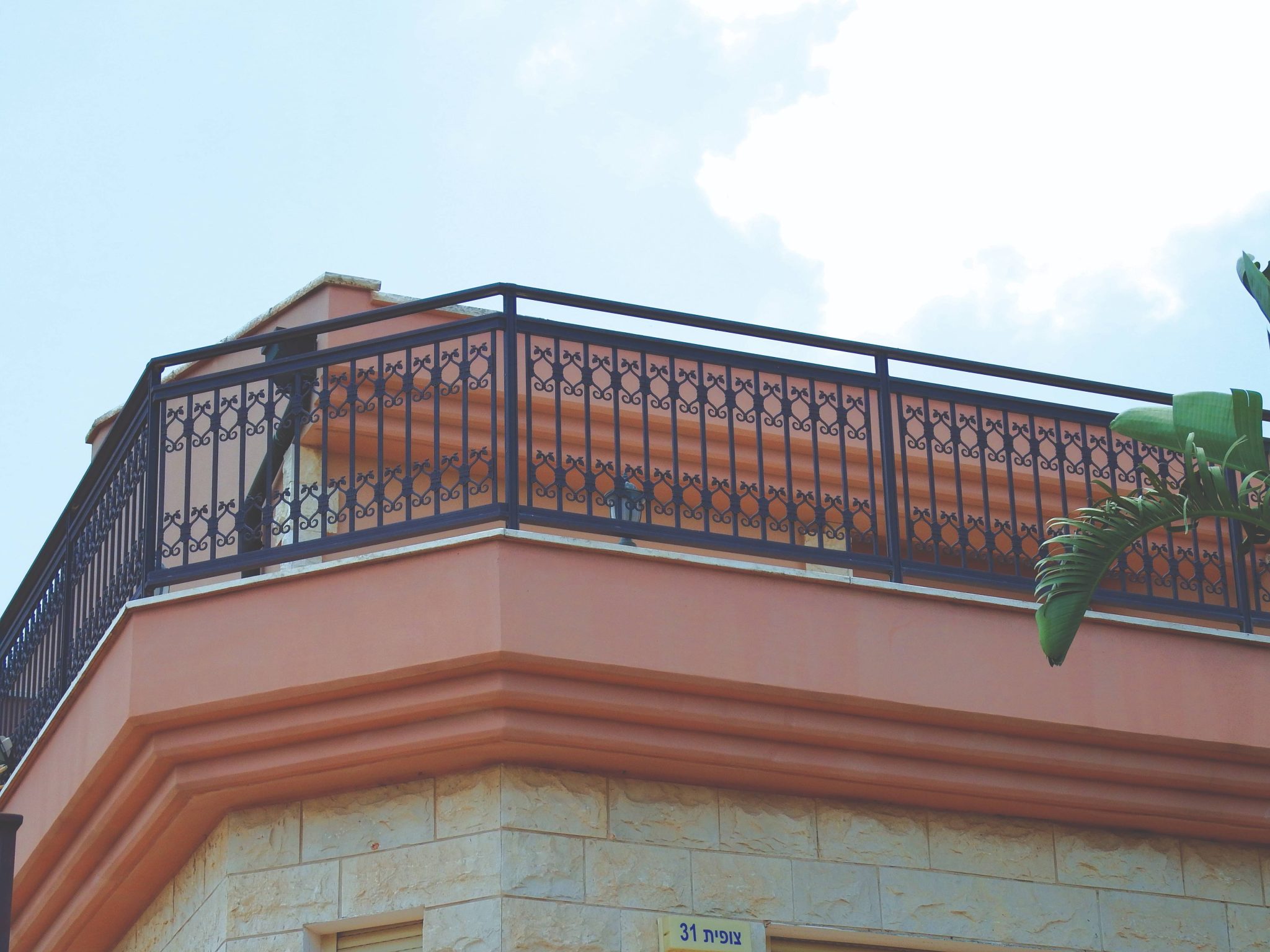 מעקה דגם אתני