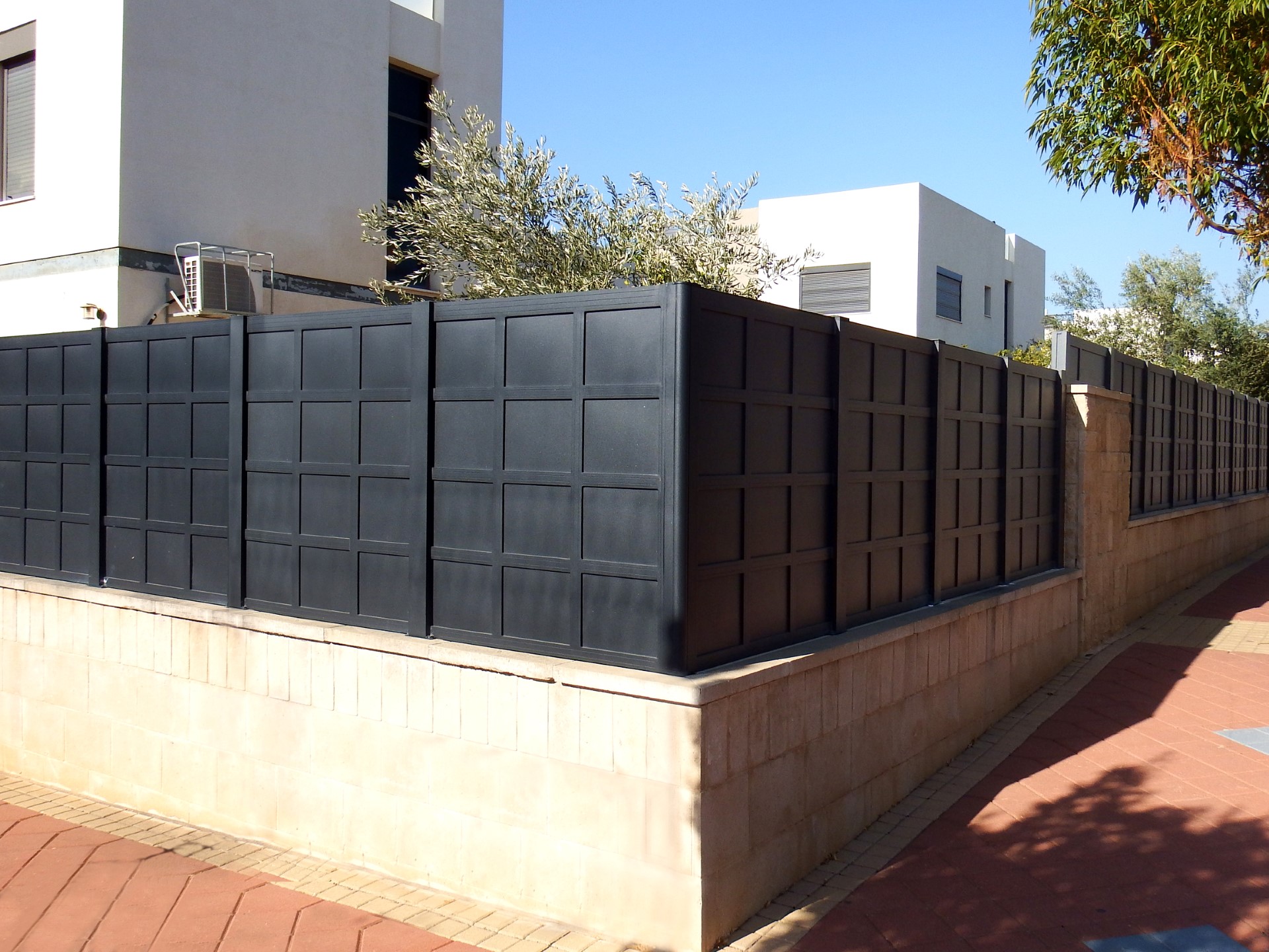 גדרות דגם אטום