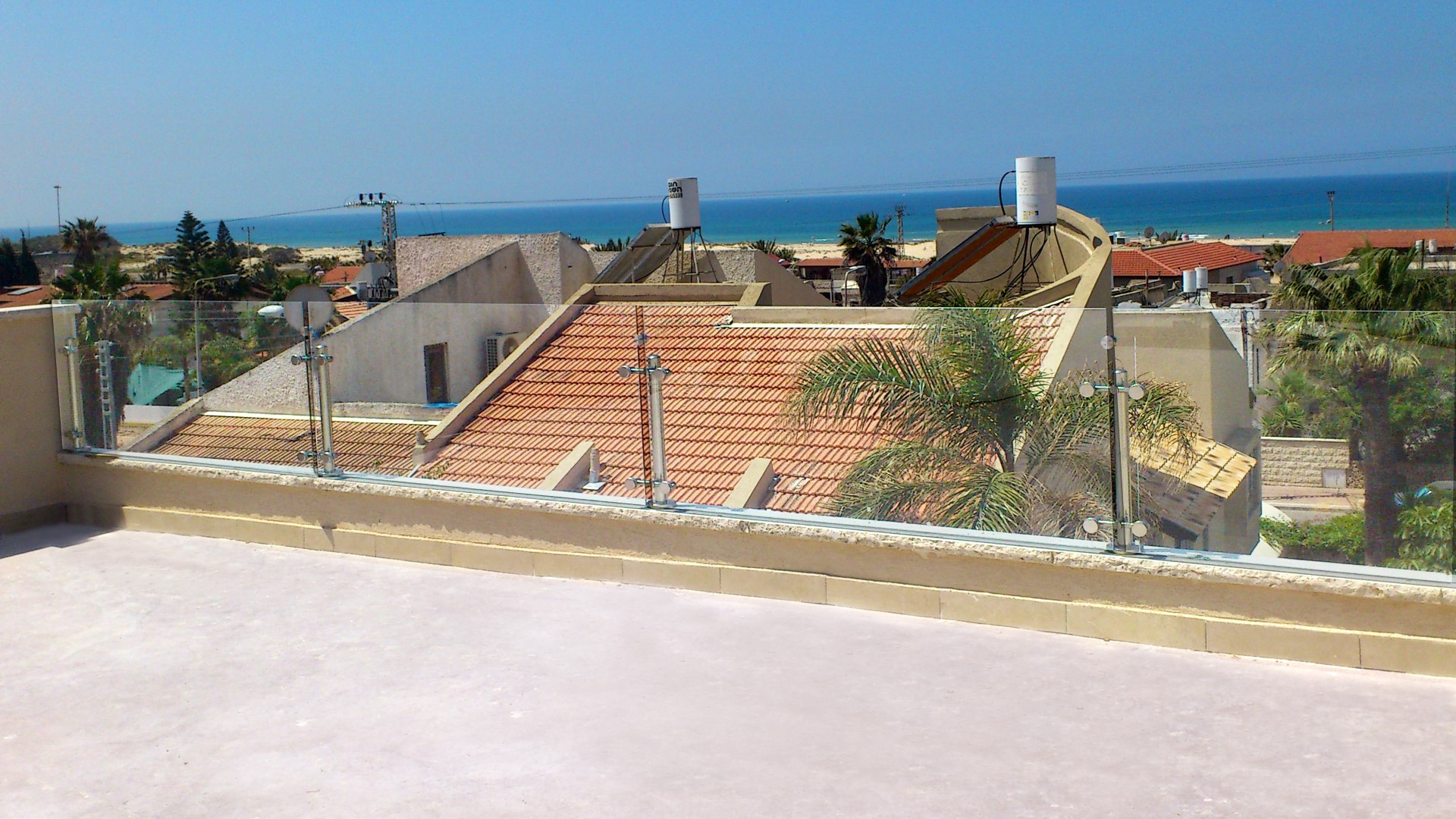 מעקה זכוכית למרפסת דגם יובל