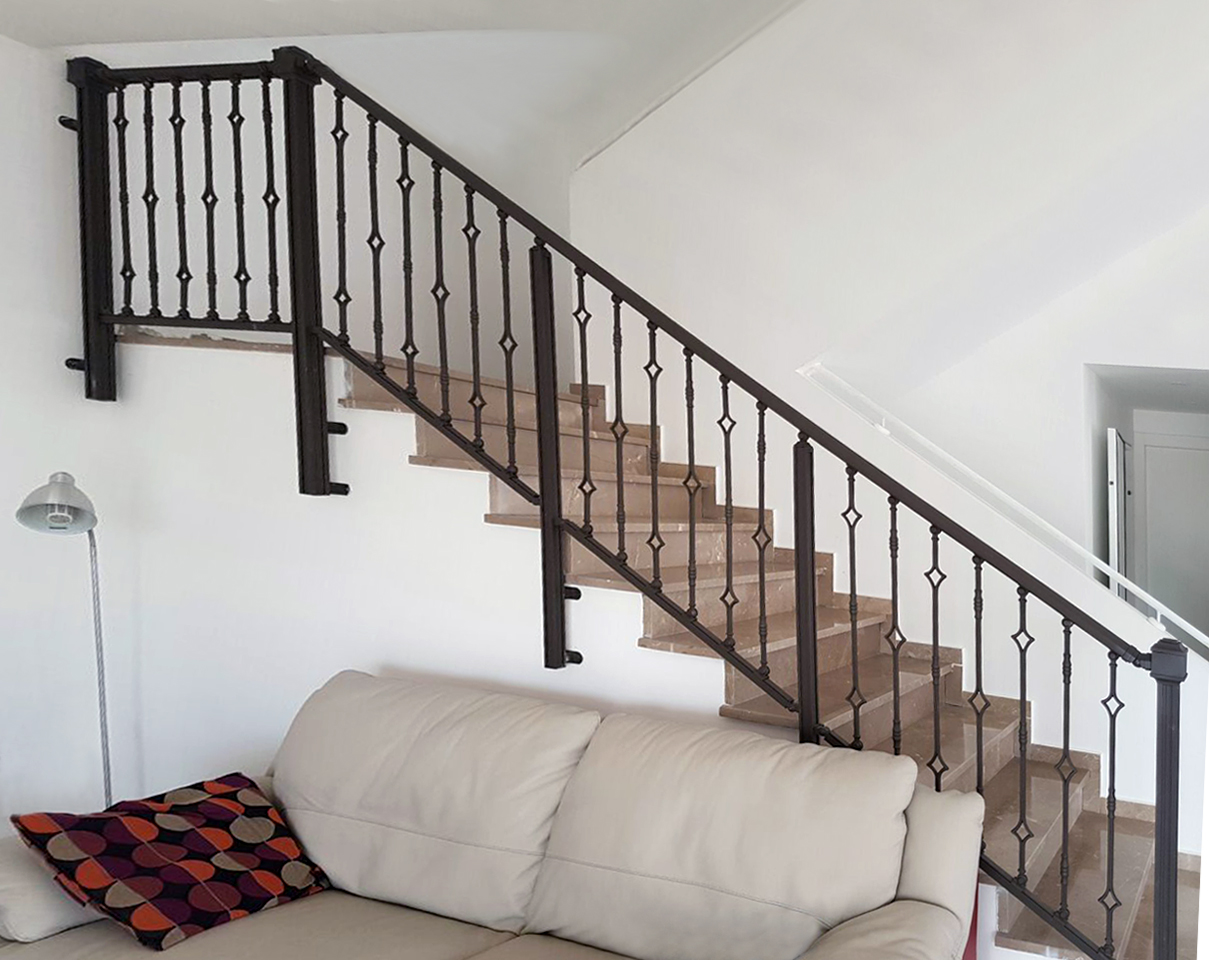 מעקה למדרגות