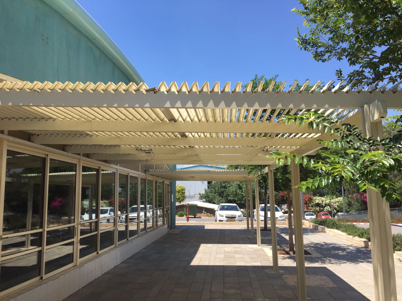 פרגולה דגם רפפות מאלומיניום