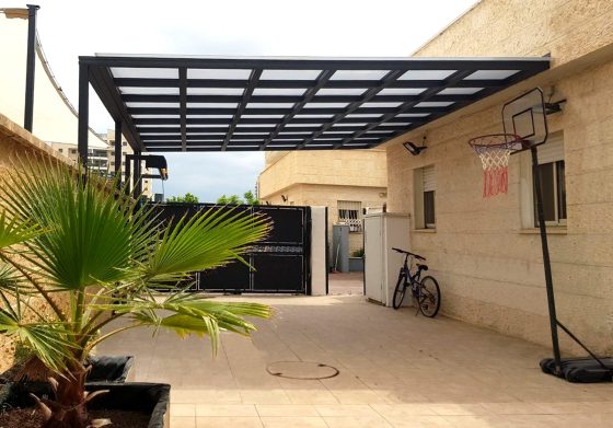 פרגולת קוביות פתוחה