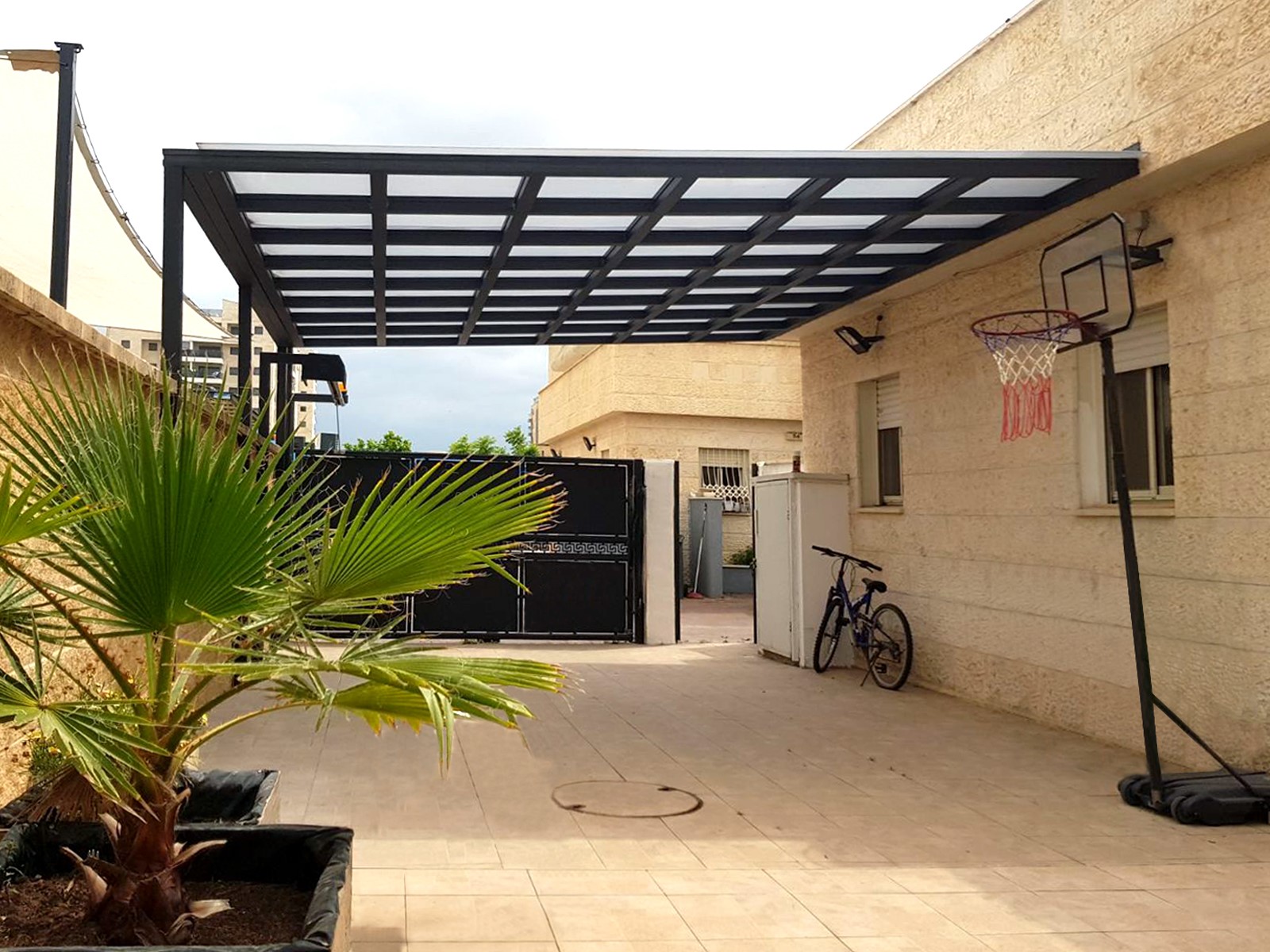 פרגולת קוביות פתוחה