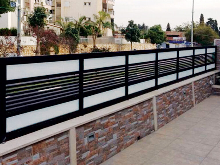 גדר מעוצבת לגינה