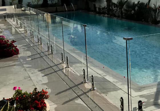 מעקה זכוכית דגם יובל - טבעות