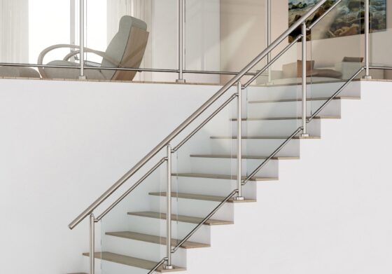 מעקה זכוכית