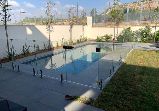 מעקה זכוכית דגם יובל - טבעות