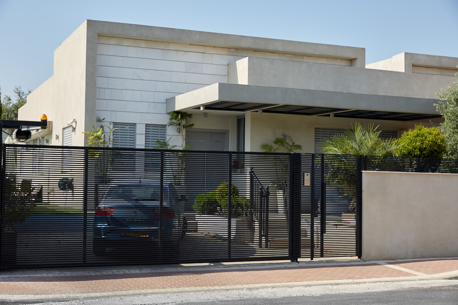 שער דגם הייטק צף