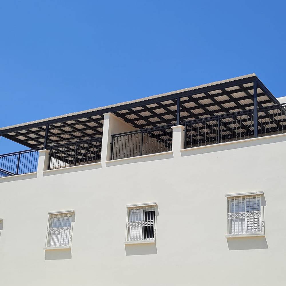 פרגולת קוביות פתוחה