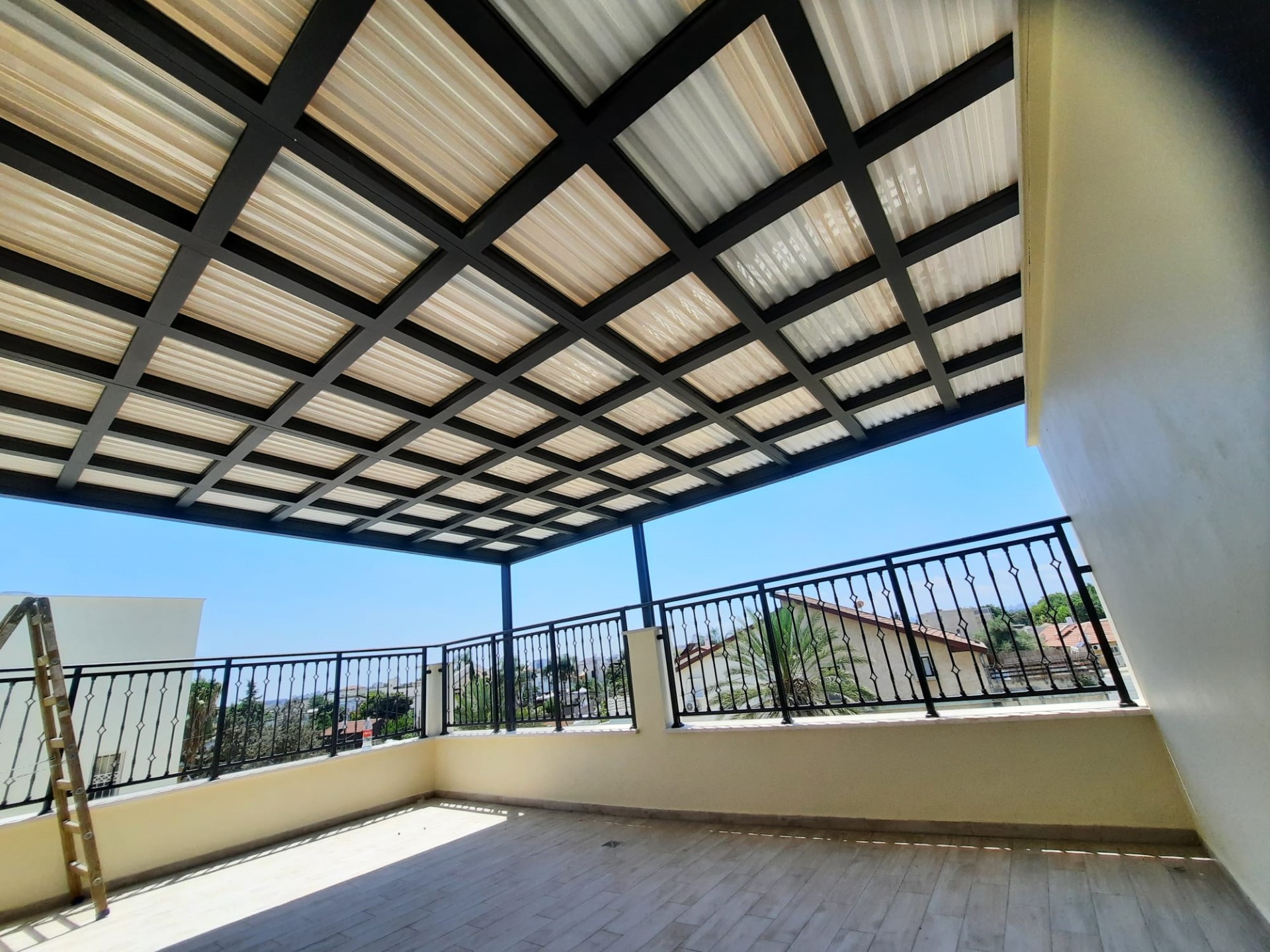 פרגולת הצללה למרפסת