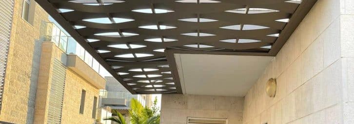 פרגולה 3 על 4: הפתרון המדויק להצללה מושלמת וניצול חלל מרבי