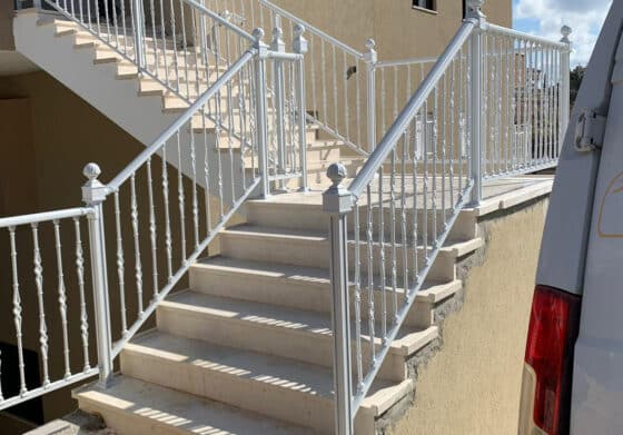 מעקה דוגמאות