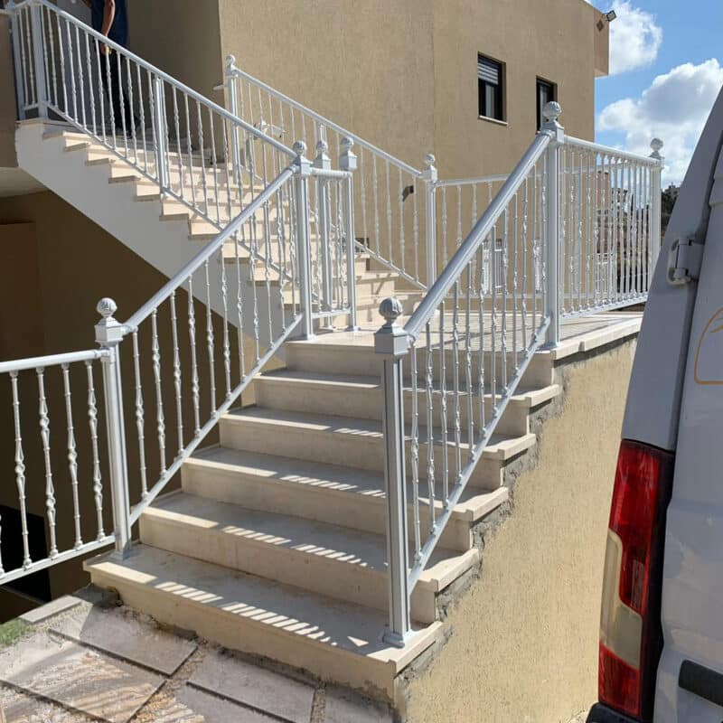 מעקה דוגמאות