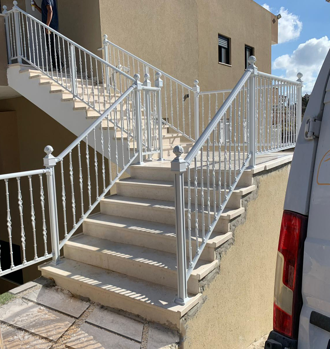 מעקה דוגמאות