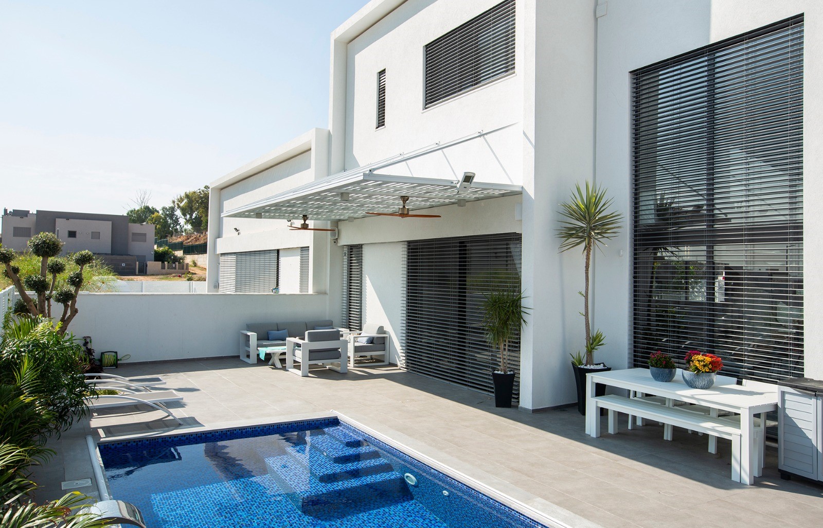 פרגולת הצללה למרפסת