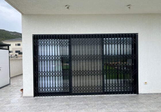 סורג שחור מתקפל