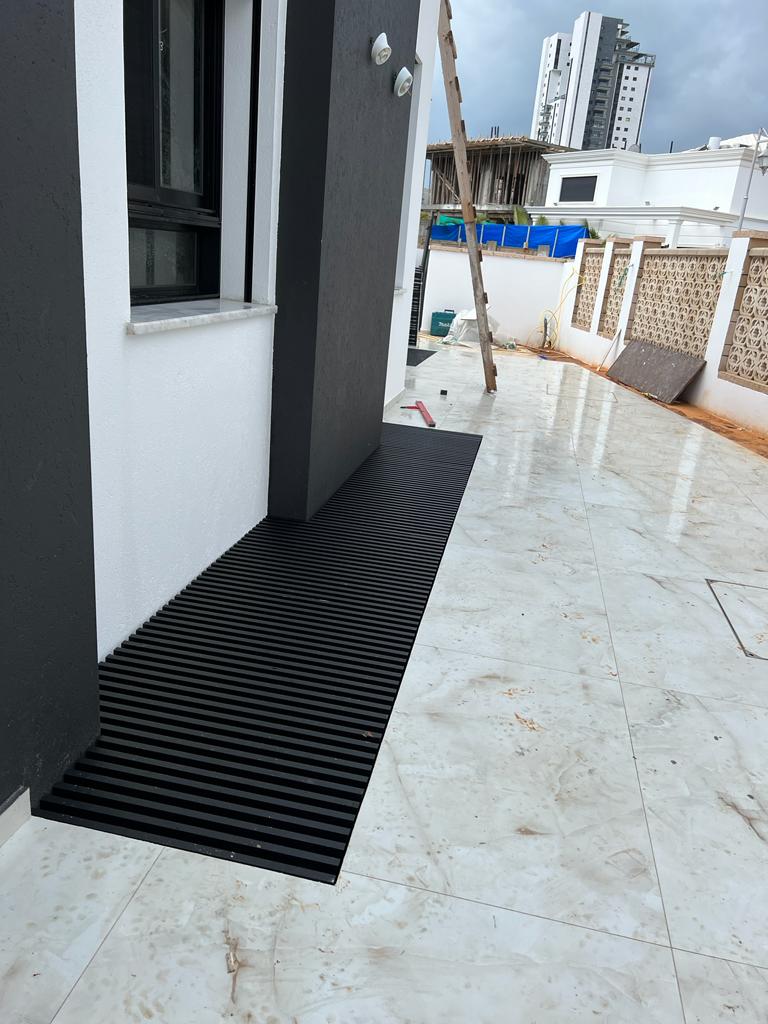 חצר אנגלית דגם פרופילים