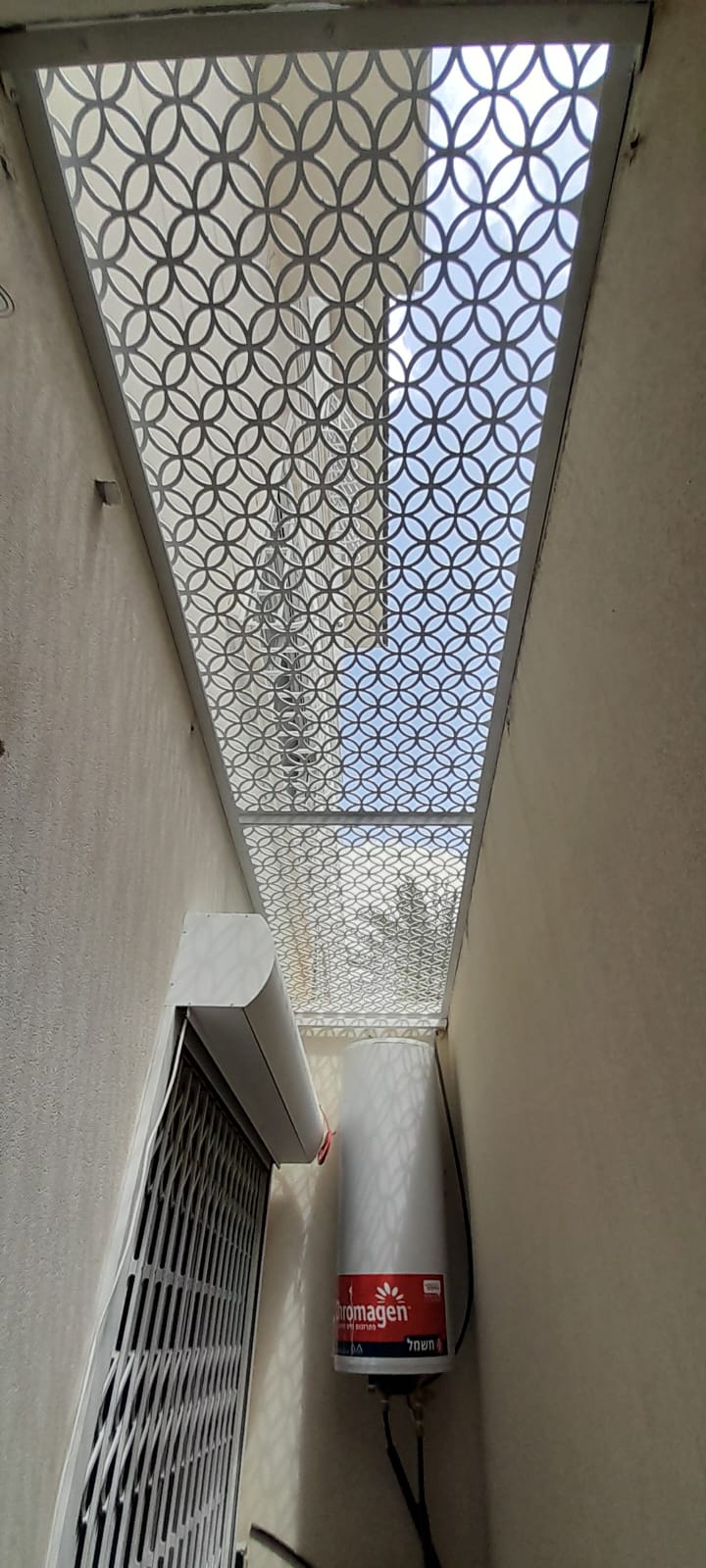 חצר אנגלית דגם חיתוכי לייזר