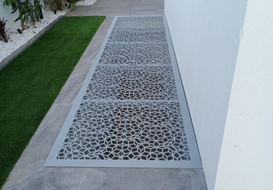 חצרות אנגליות חיתוך לייזר