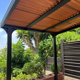 פרגולה אלומיניום דמוי עץ