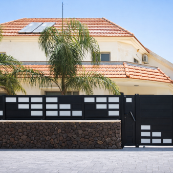 Glass-Integrated Fences