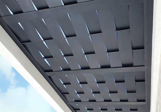 פרגולה שחורה