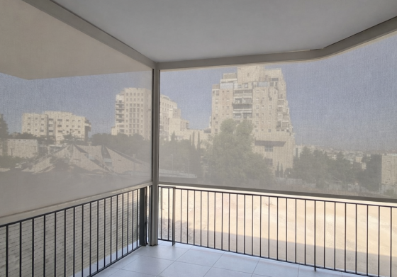 אטם זיפים לשער של טרלידור מבית טרלידור, בכניסה לבית פרטי