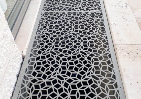 חצרות אנגליות חיתוך לייזר