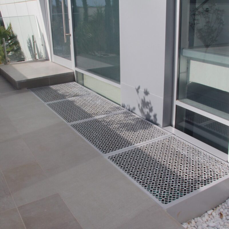 חצרות אנגליות חיתוך לייזר