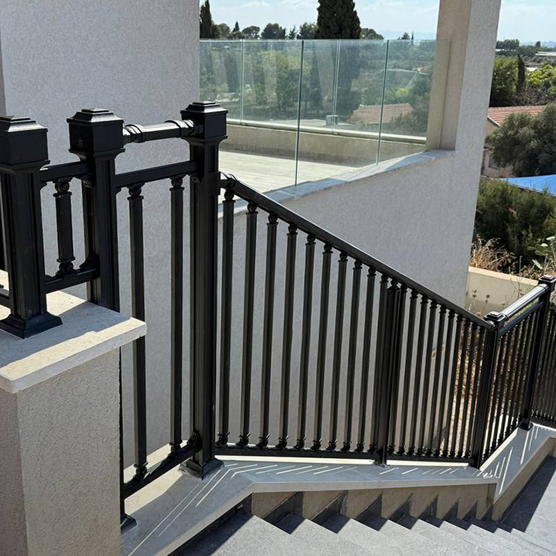 מעקה מדרגות