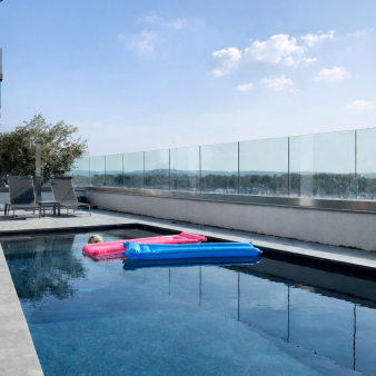 דגמי מעקות חוץ - זכוכית