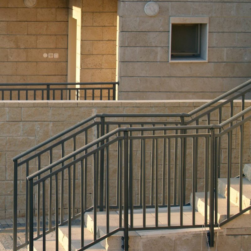 מעקות דגם צוק