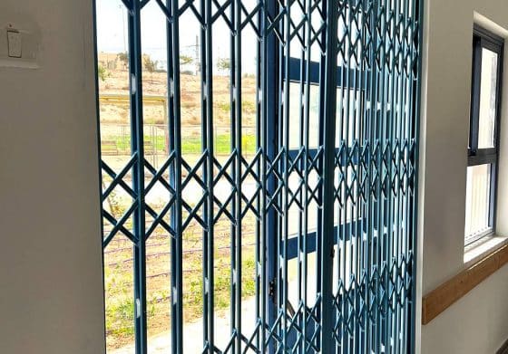 סורג מתקפל ליציאה למרפסת