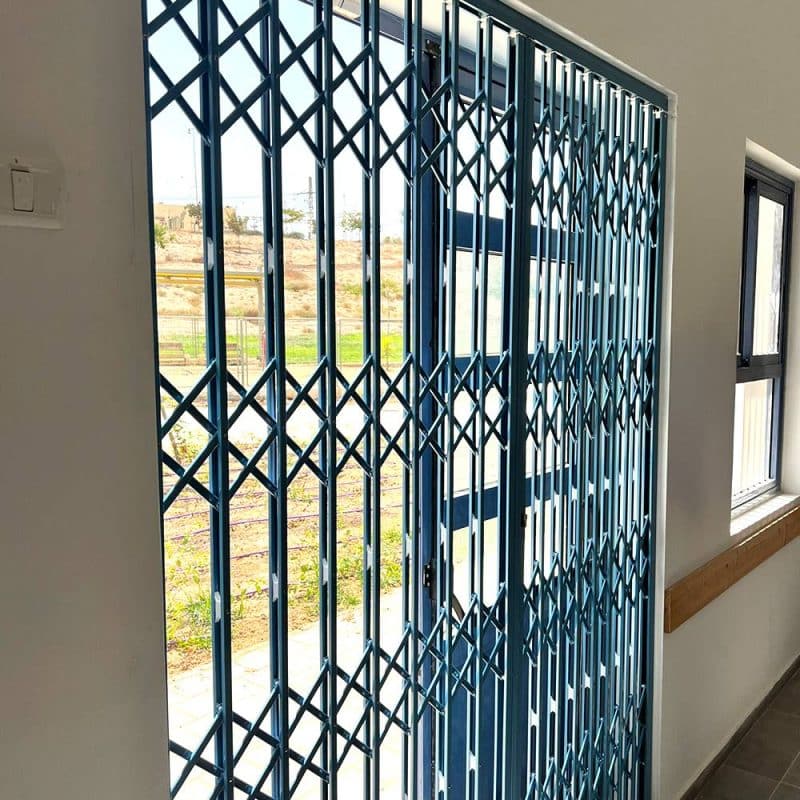 סורג מתקפל ליציאה למרפסת