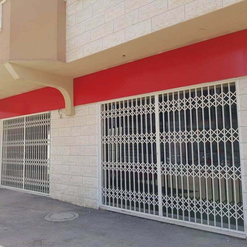 סורג מתקפל לבן לעסקים