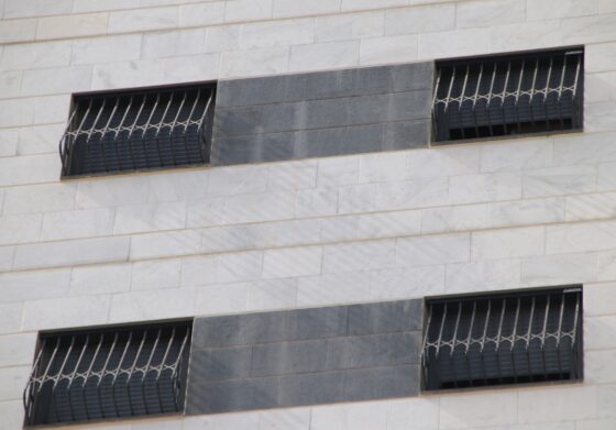 סורג בטן שחור