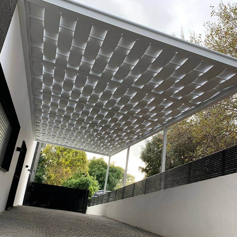 פרגולה גלי צבע לבן