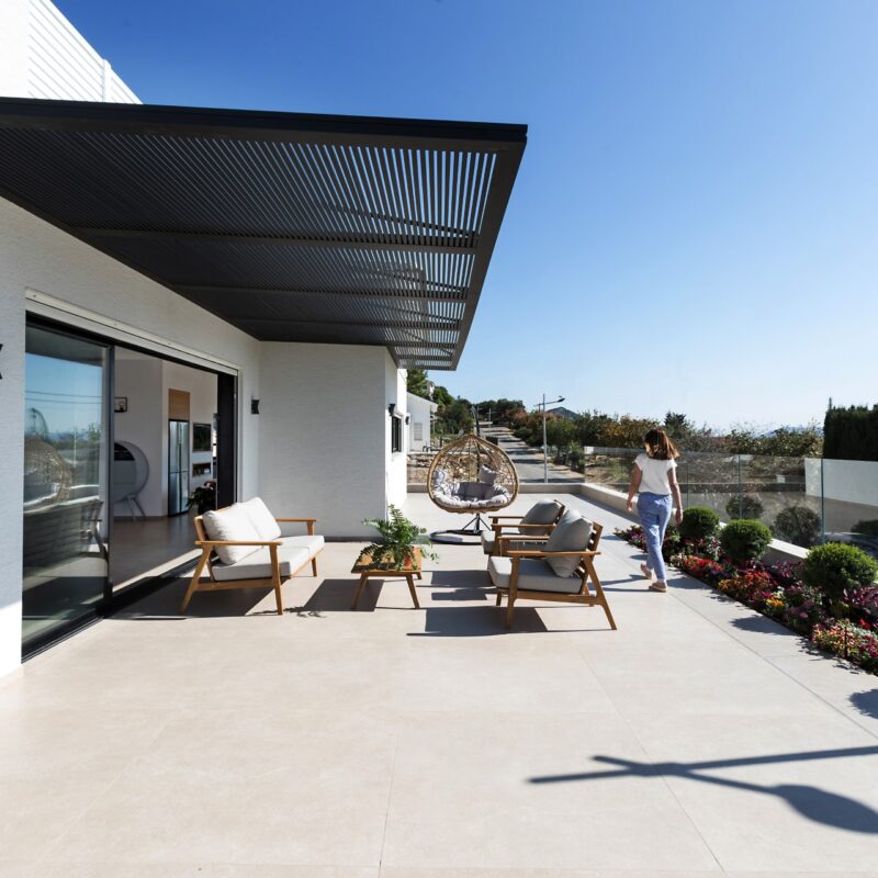 פרגולת הייטק להצללת מרפסת