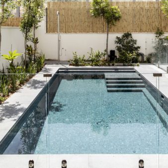 מעקות חוץ - זכוכית