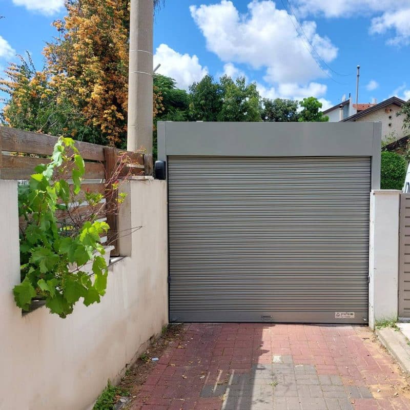 תריס גלילה לחניה