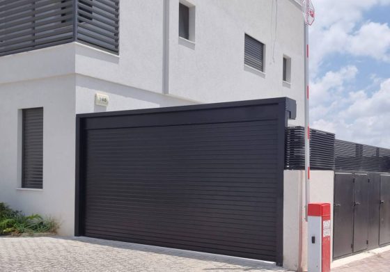 תריס גלילה לחניה