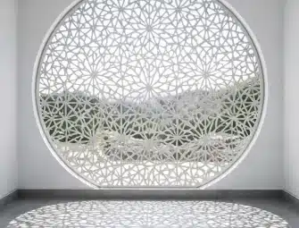 משלבים בעיצוב הבית אומנות ופונקציונליות באלמנט עיצובי אחד: משרביה עגולה